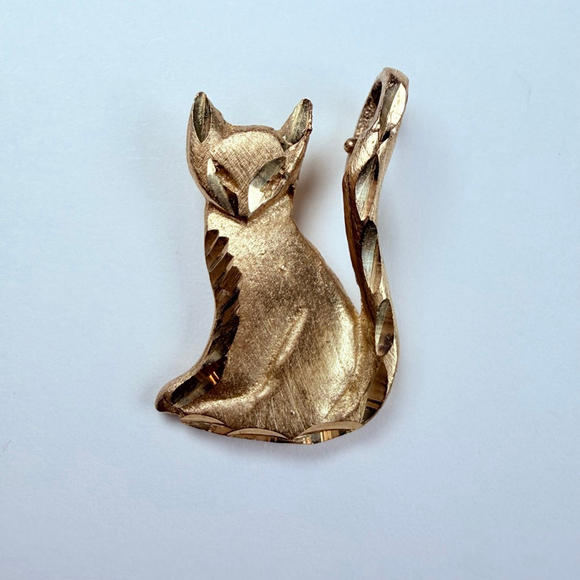 14K Solid Yellow Gold Sitting Kitty Cat Tail Vintage Charm Pendant Necklace